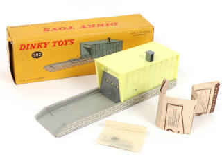 Lot 367 - DINKY TOYS (FRANCE) (4)