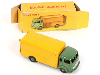 Lot 367 - DINKY TOYS (FRANCE) (4)