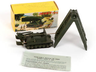 Lot 362 - DINKY TOYS (FRANCE) (3)