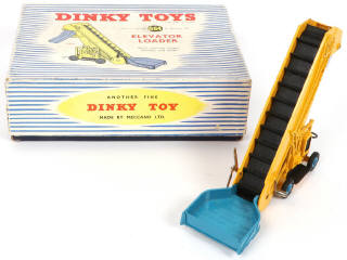 Lot 349 - DINKY TOYS (5)