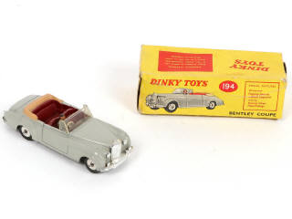 Lot 322 - DINKY TOYS (GB) (2)