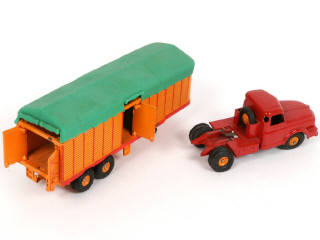 Lot 358 - DINKY TOYS (FRANCE) (1)