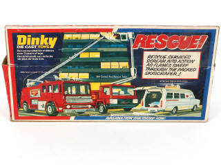 Lot 332 - DINKY TOYS (GB) (2)
