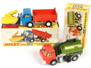 Lot 338 - DINKY TOYS (GB) (2)