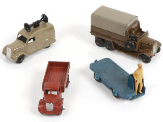 Lot 197 - DINKY TOYS (GB) (4)