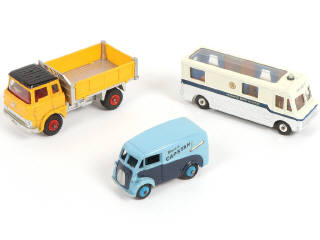 Lot 193 - DINKY TOYS (GB) (3)