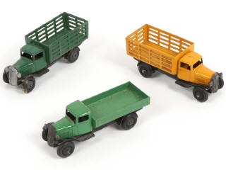 Lot 195 - DINKY TOYS (GB) (3)
