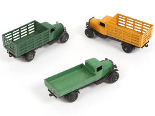 Lot 195 - DINKY TOYS (GB) (3)