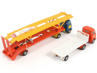 Lot 191 - DINKY TOYS (GB) (2)