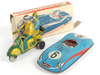 Lot 11 - DIVERS (2)