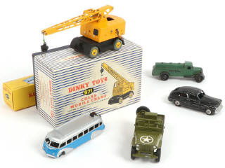 Lot 199 - DINKY TOYS (GB) (5)