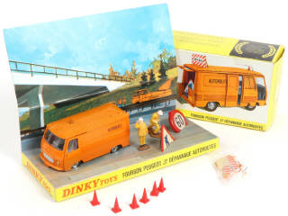 Lot 468 - DINKY TOYS (FRANCE) (1)