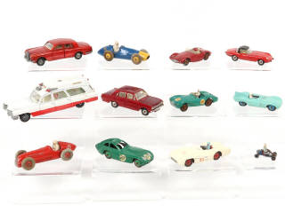 Lot 314 - DINKY TOYS (12)