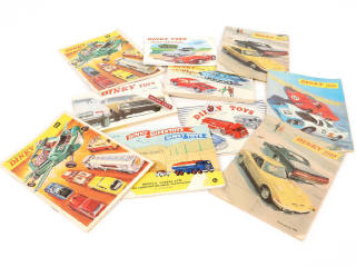 Lot 313 - DINKY TOYS (12)