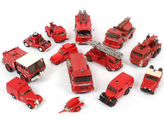 Lot 110 - DIVERS (13)