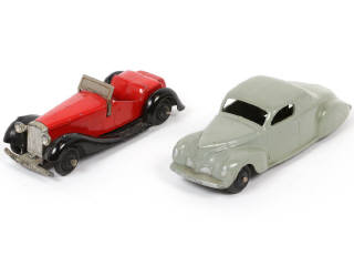 Lot 249 - DINKY TOYS (GB) (2)