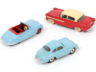 Lot 262 - DINKY TOYS (GB) (3)