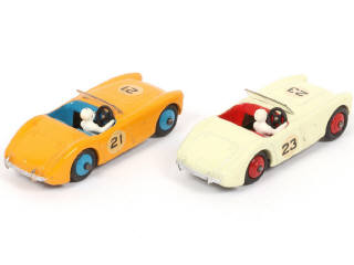 Lot 252 - DINKY TOYS (GB) (2)