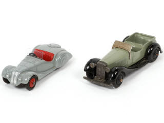 Lot 250 - DINKY TOYS (GB) (2)