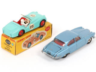 Lot 253 - DINKY TOYS (GB) (2)