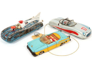 Lot 83 - DIVERS (3)