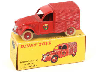 Lot 318 - DINKY TOYS (FRANCE) (1)