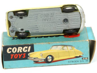 Lot 105 - CORGI TOYS (GB) (1)