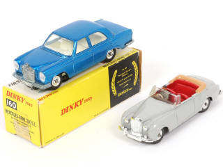 Lot 261 - DINKY TOYS (GB) (2)