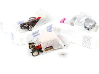 Lot 28 - FRANKLIN MINT (USA) (3)