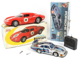 Lot 36 - DIVERS (2)