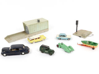Lot 343 - DINKY TOYS (8)