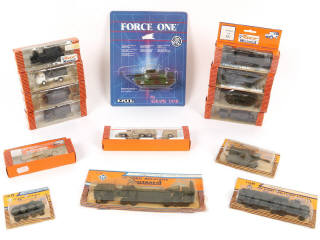 Lot 79 - DIVERS (14)