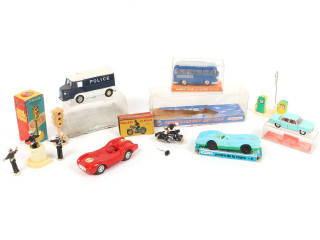 Lot 76 - DIVERS (10)