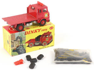 Lot 336 - DINKY TOYS (GB) (2)