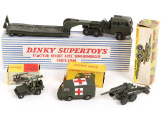 Lot 362 - DINKY TOYS (FRANCE) (4)