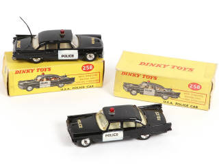 Lot 331 - DINKY TOYS (GB) (2)