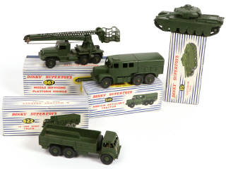 Lot 335 - DINKY TOYS (GB) (4)