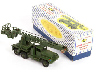 Lot 335 - DINKY TOYS (GB) (4)