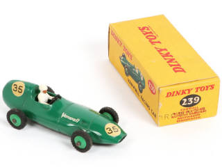 Lot 334 - DINKY TOYS (GB) (3)