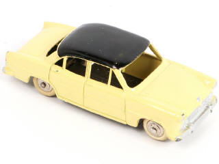 Lot 365 - DINKY TOYS (FRANCE) (4)