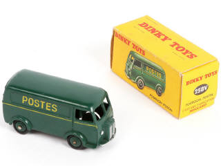 Lot 361 - DINKY TOYS (FRANCE) (3)