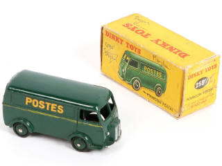 Lot 361 - DINKY TOYS (FRANCE) (3)