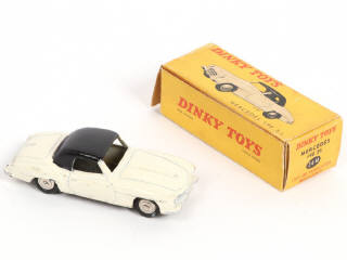 Lot 363 - DINKY TOYS (FRANCE) (4)