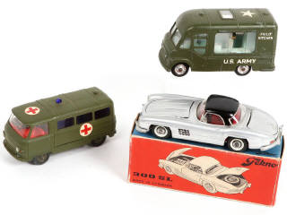 Lot 43 - DIVERS (3)