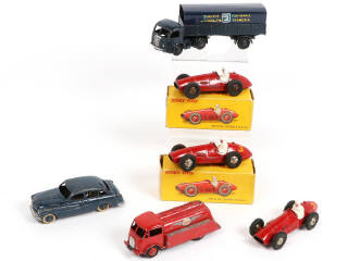 Lot 366 - DINKY TOYS (FRANCE) (6)