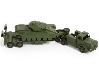 Lot 326 - DINKY TOYS (GB) (1)