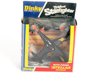 Lot 329 - DINKY TOYS (GB) (2)