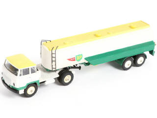 Lot 352 - DINKY TOYS (FRANCE) (1)