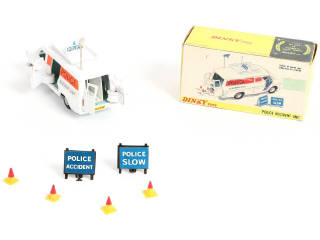 Lot 317 - DINKY TOYS (GB) (1)