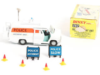 Lot 317 - DINKY TOYS (GB) (1)